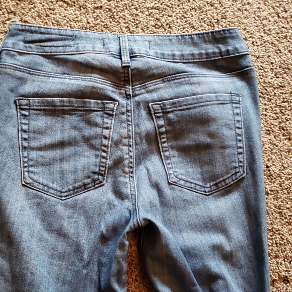 Bullhead Jeans - Picture 2 of 5